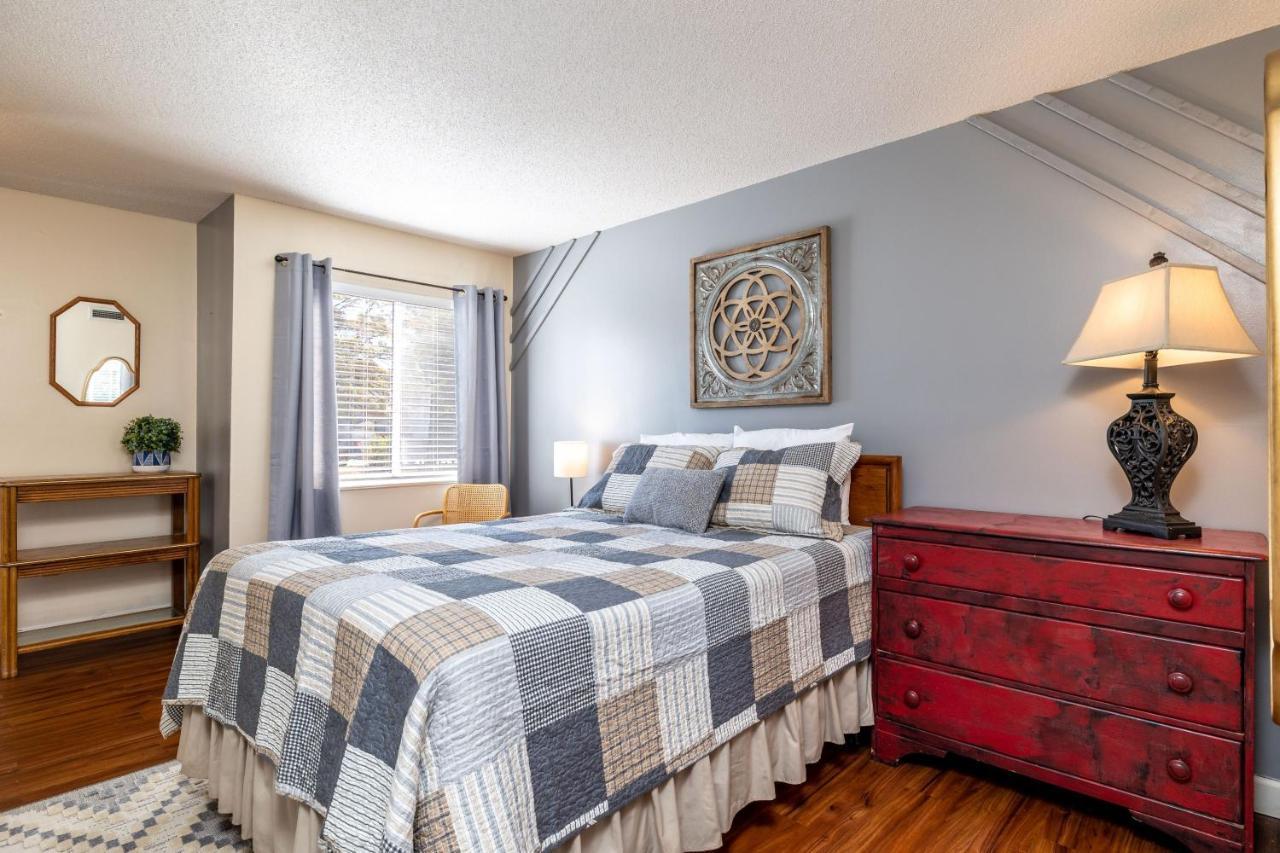 Wow Views!!-Mountain Escape-Outdoor Pool-Close To Downtown-Wifi-Cable-Private Balcony Gatlinburg Exterior photo