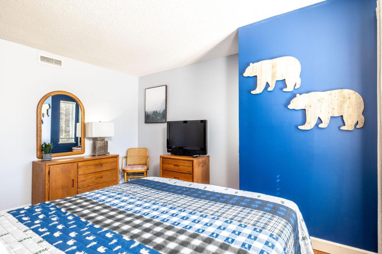 Wow Views!!-Mountain Escape-Outdoor Pool-Close To Downtown-Wifi-Cable-Private Balcony Gatlinburg Exterior photo