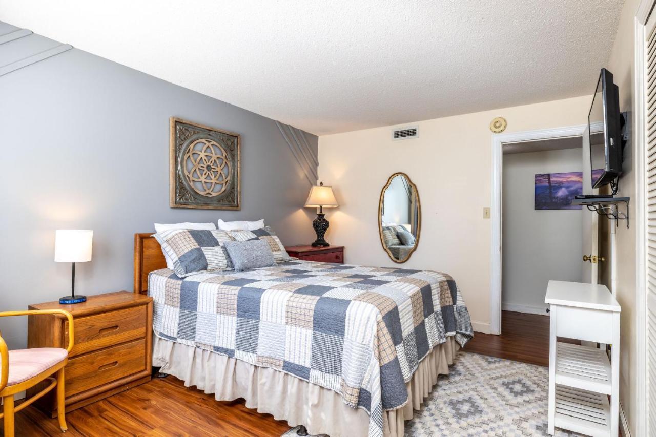 Wow Views!!-Mountain Escape-Outdoor Pool-Close To Downtown-Wifi-Cable-Private Balcony Gatlinburg Exterior photo