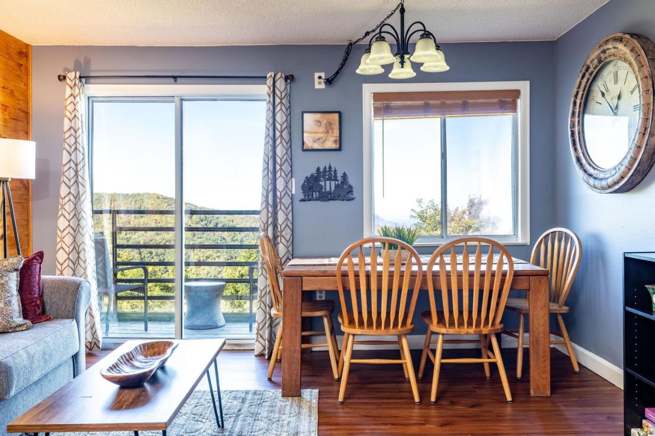 Wow Views!!-Mountain Escape-Outdoor Pool-Close To Downtown-Wifi-Cable-Private Balcony Gatlinburg Exterior photo