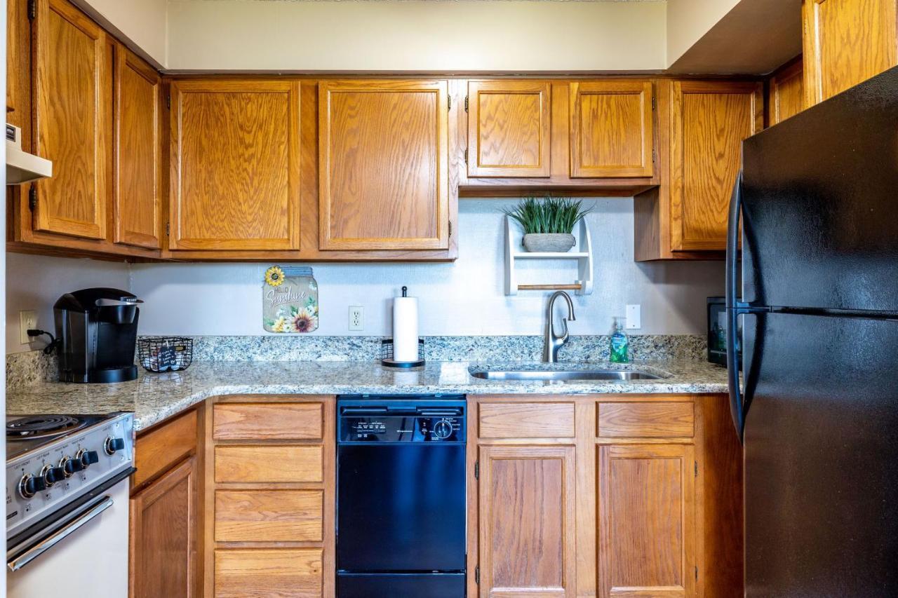Wow Views!!-Mountain Escape-Outdoor Pool-Close To Downtown-Wifi-Cable-Private Balcony Gatlinburg Exterior photo