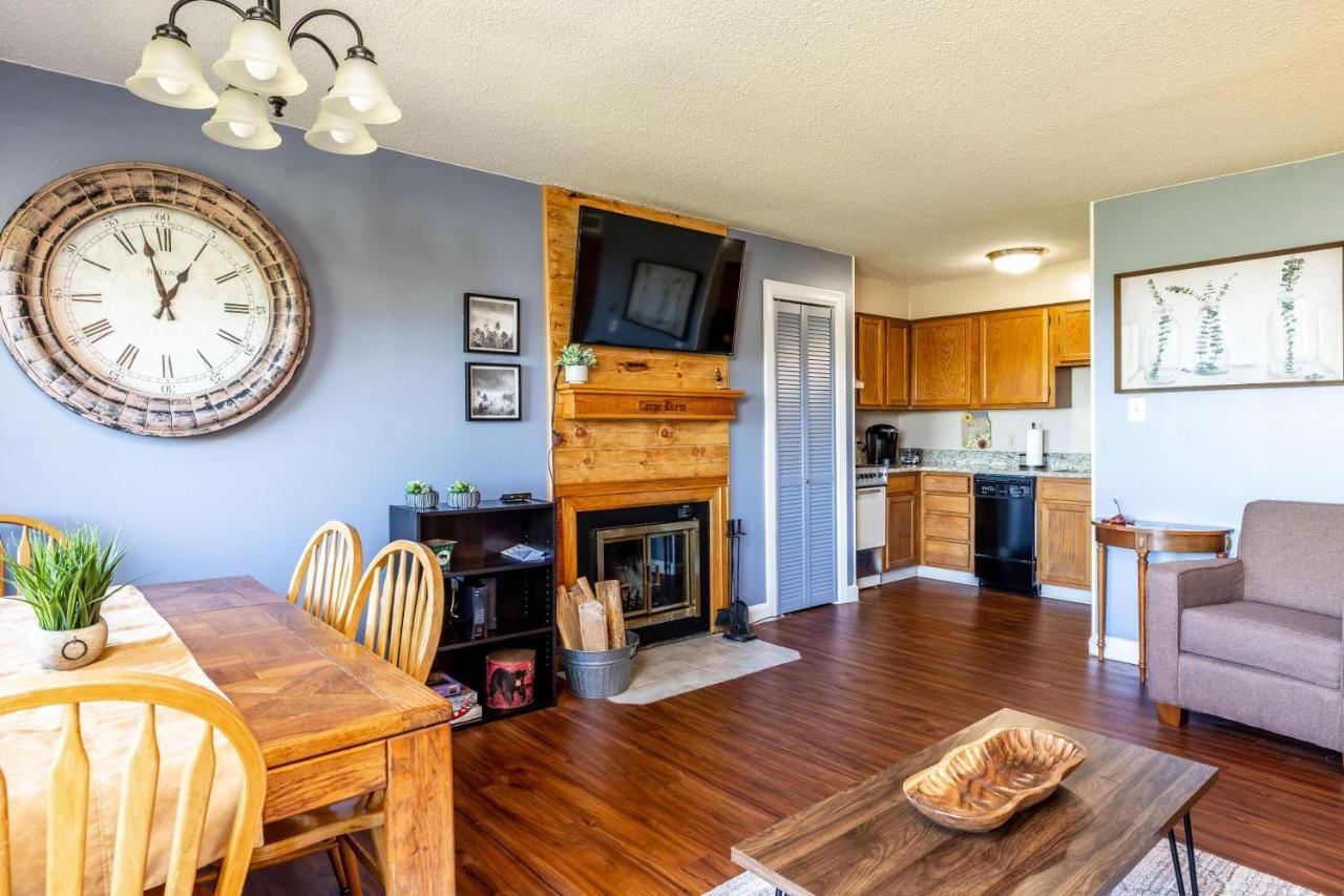 Wow Views!!-Mountain Escape-Outdoor Pool-Close To Downtown-Wifi-Cable-Private Balcony Gatlinburg Exterior photo