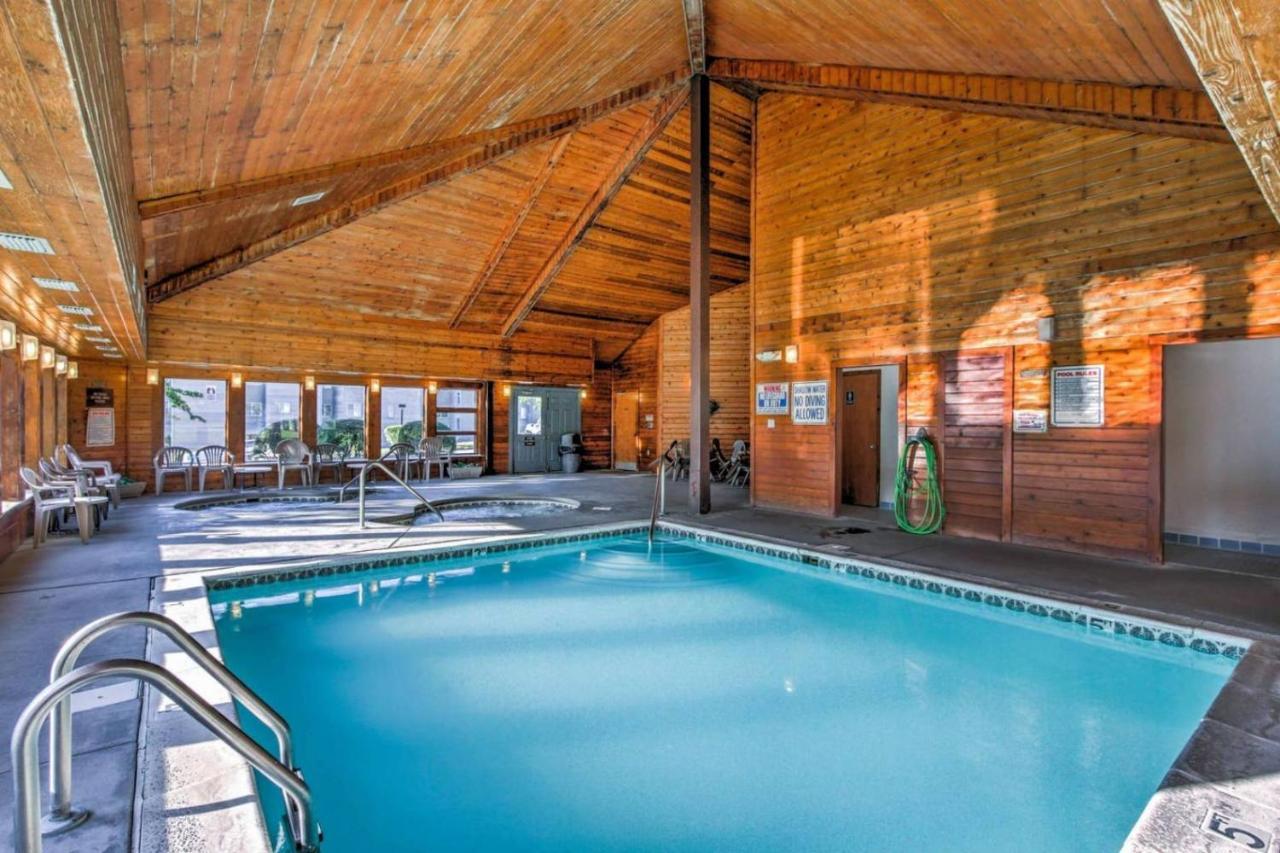 Wow Views!!-Mountain Escape-Outdoor Pool-Close To Downtown-Wifi-Cable-Private Balcony Gatlinburg Exterior photo
