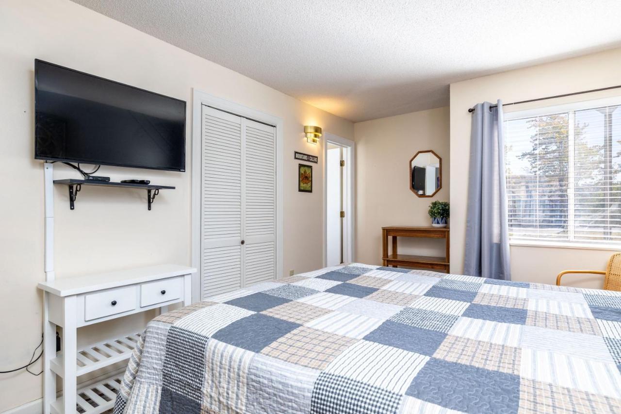 Wow Views!!-Mountain Escape-Outdoor Pool-Close To Downtown-Wifi-Cable-Private Balcony Gatlinburg Exterior photo