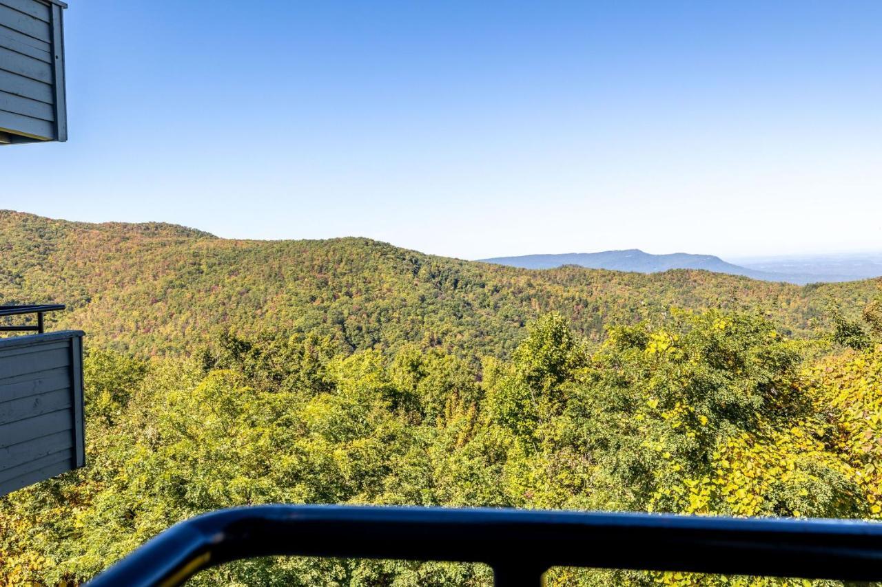 Wow Views!!-Mountain Escape-Outdoor Pool-Close To Downtown-Wifi-Cable-Private Balcony Gatlinburg Exterior photo