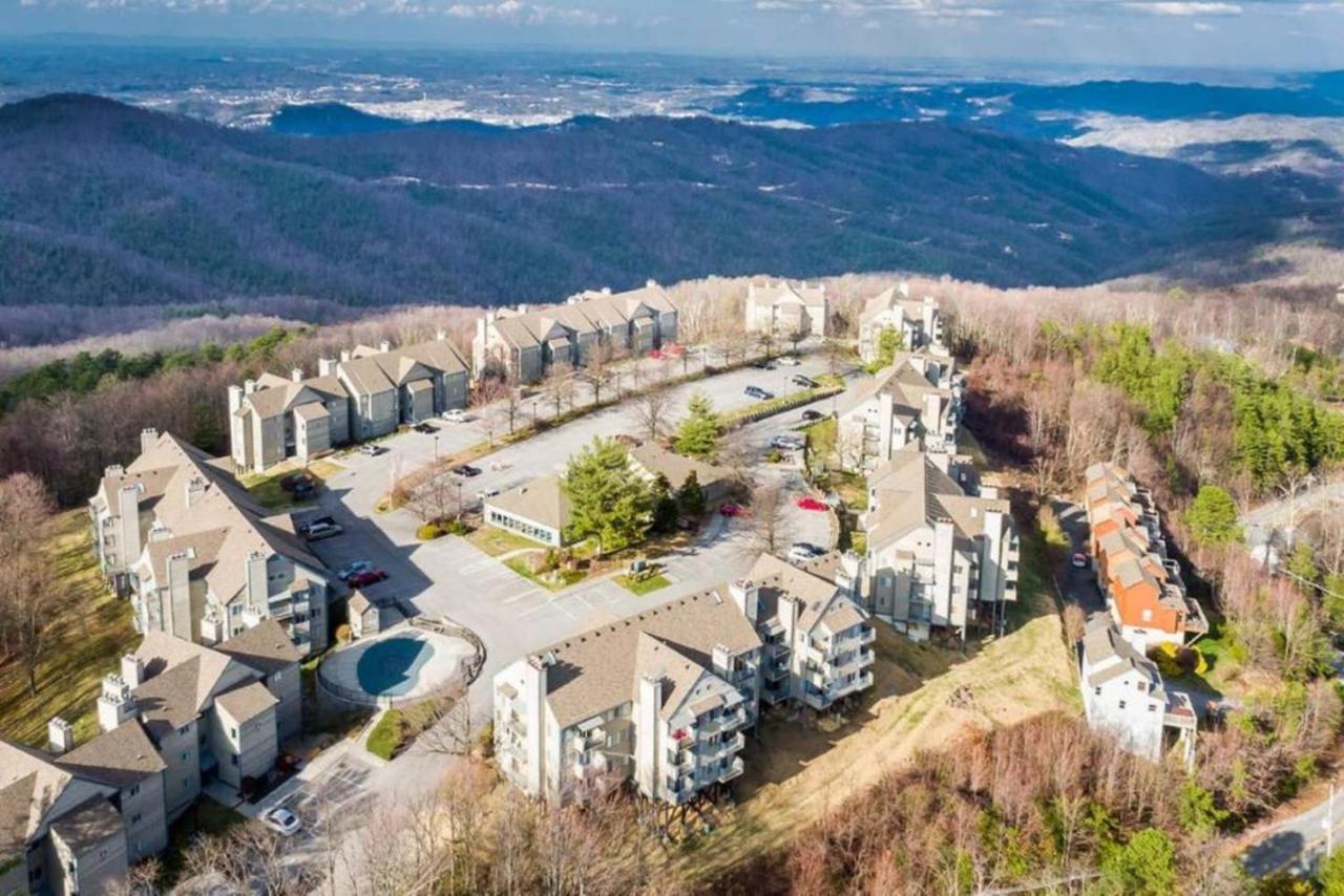 Wow Views!!-Mountain Escape-Outdoor Pool-Close To Downtown-Wifi-Cable-Private Balcony Gatlinburg Exterior photo
