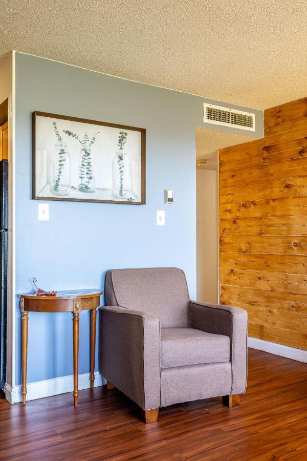Wow Views!!-Mountain Escape-Outdoor Pool-Close To Downtown-Wifi-Cable-Private Balcony Gatlinburg Exterior photo