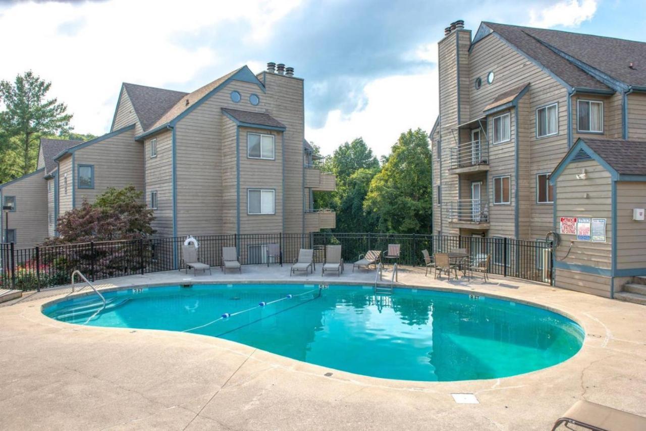Wow Views!!-Mountain Escape-Outdoor Pool-Close To Downtown-Wifi-Cable-Private Balcony Gatlinburg Exterior photo
