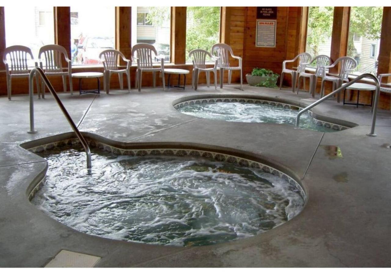 Wow Views!!-Mountain Escape-Outdoor Pool-Close To Downtown-Wifi-Cable-Private Balcony Gatlinburg Exterior photo