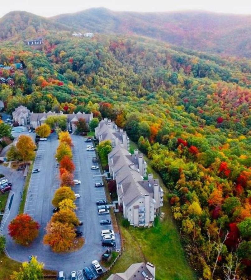 Wow Views!!-Mountain Escape-Outdoor Pool-Close To Downtown-Wifi-Cable-Private Balcony Gatlinburg Exterior photo