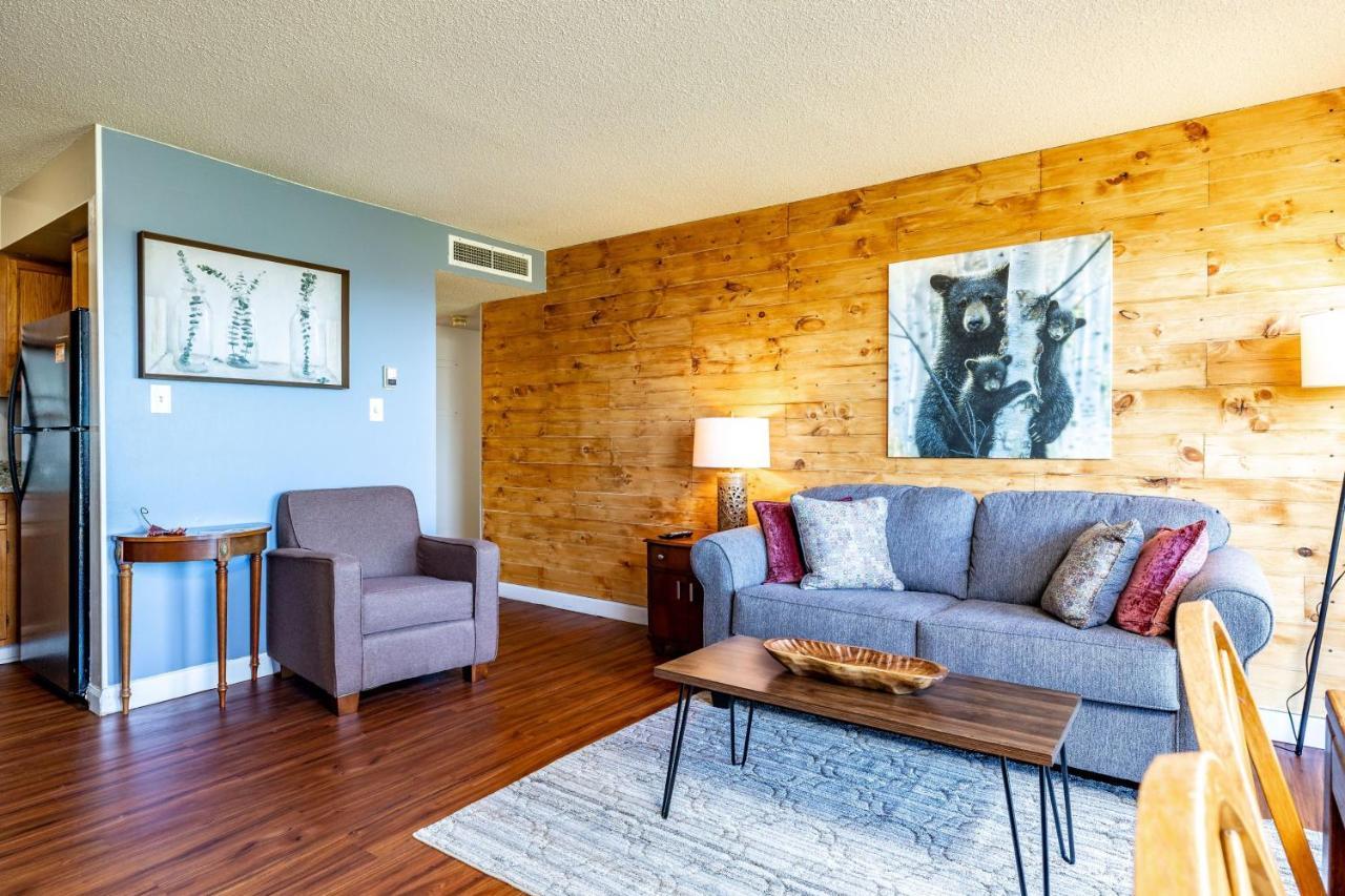 Wow Views!!-Mountain Escape-Outdoor Pool-Close To Downtown-Wifi-Cable-Private Balcony Gatlinburg Exterior photo