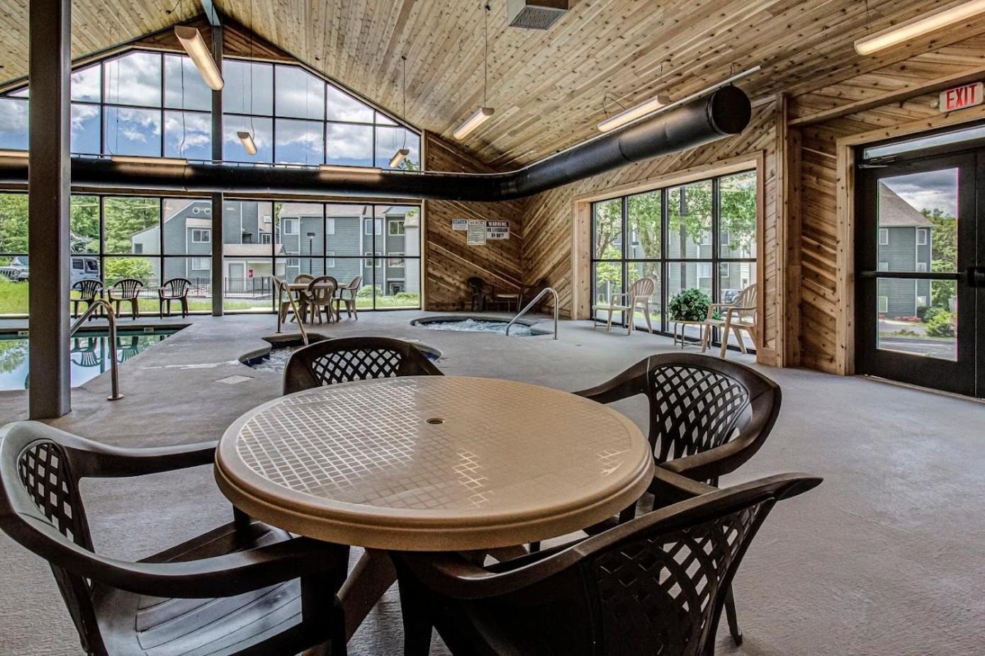 Wow Views!!-Mountain Escape-Outdoor Pool-Close To Downtown-Wifi-Cable-Private Balcony Gatlinburg Exterior photo