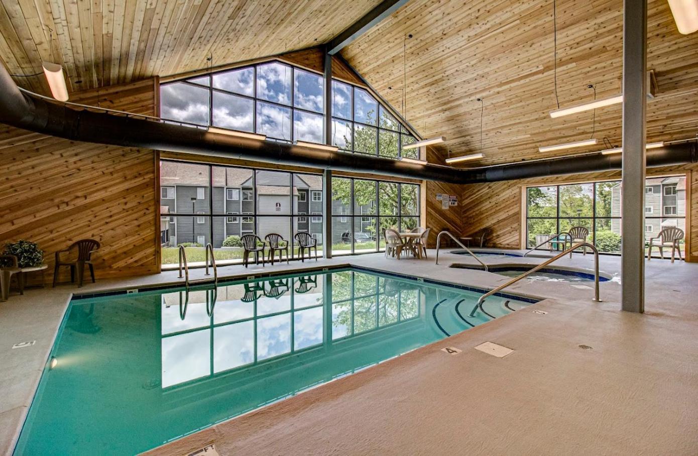 Wow Views!!-Mountain Escape-Outdoor Pool-Close To Downtown-Wifi-Cable-Private Balcony Gatlinburg Exterior photo